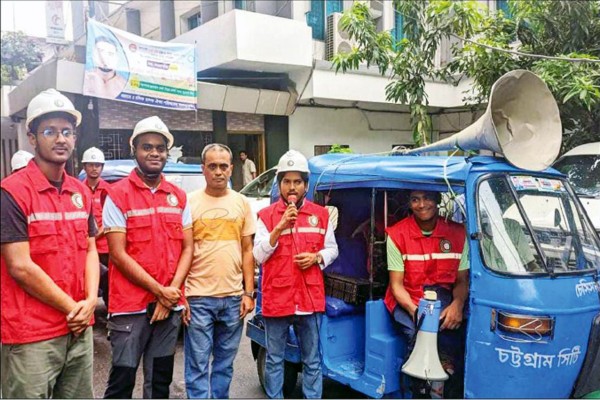 ঘূর্ণিঝড় রেমাল : চট্টগ্রাম বন্দরে ৩ নম্বর সতর্ক সংকেত,ঝুঁকিপূর্ণ এলাকা ছাড়তে চসিকের মাইকিং, কন্ট্রোলরুম চালু