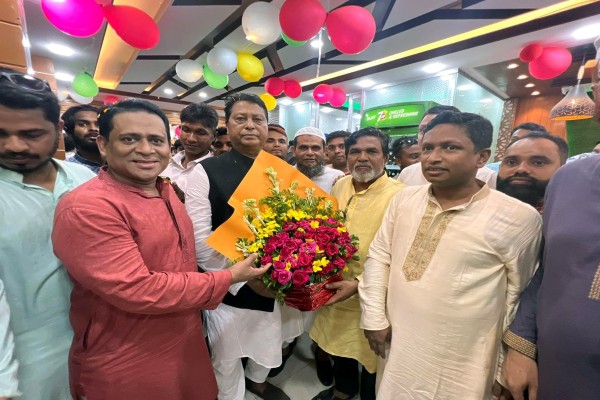 বিশ্ববিখ্যাত ফ্যামেলি ডাইন এখন সাতকানিয়ার কেরানীহাটে