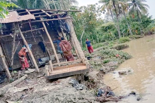 শঙ্খ নদীর ভাঙ্গনে ঝুঁকিতে পুকুরিয়ার ৫ শতাধিক পরিবার