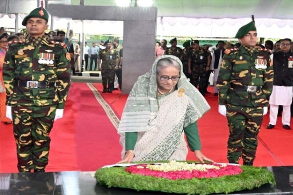 আওয়ামী লীগের ৭৫তম প্রতিষ্ঠাবার্ষিকী, বঙ্গবন্ধুর প্রতিকৃতিতে প্রধানমন্ত্রীর শ্রদ্ধা