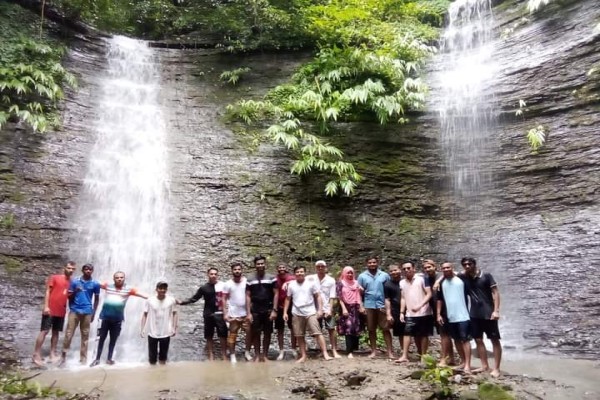 কাপ্তাইয়ের সীতা পাহাড়ের পাদদেশে  অপূর্ব সুন্দর  জোড়া ঝর্ণা: পর্যটকদের কাছে এখনো অপরিচিত