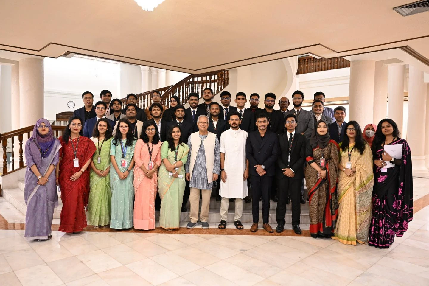 জাতীয় নীতি প্রতিযোগিতায় বিজয়ী শিক্ষার্থীদের সঙ্গে প্রধান উপদেষ্টার শুভেচ্ছা বিনিময়