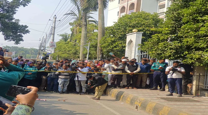 আদালত প্রাঙ্গণে দুর্বৃত্তের গুলিতে নিহত ২ জন