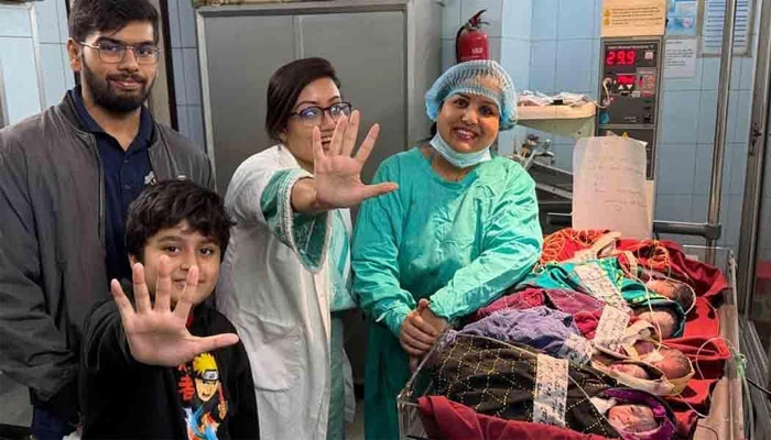 দশ বছরের অপেক্ষার পর একসঙ্গে পাঁচ সন্তানের জন্ম দিলেন নারী