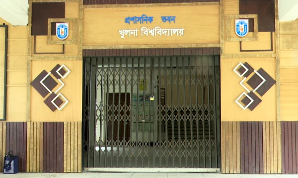 ছাত্রী হলের বাথরুমে গোপনে ৬ মাসে ৯০০ ভিডিও ধারণ করেন ক্যান্টিন কর্মী